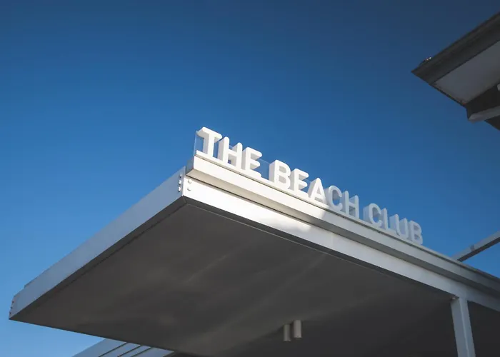 Hotel near College: Cottesloe Beach Hotel